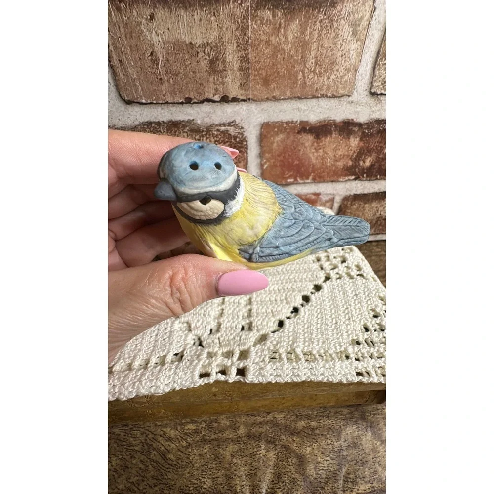Vintage Hallmark Marjolein Bastin Yellow Bird on Nest Ceramic Salt & Pepper Set